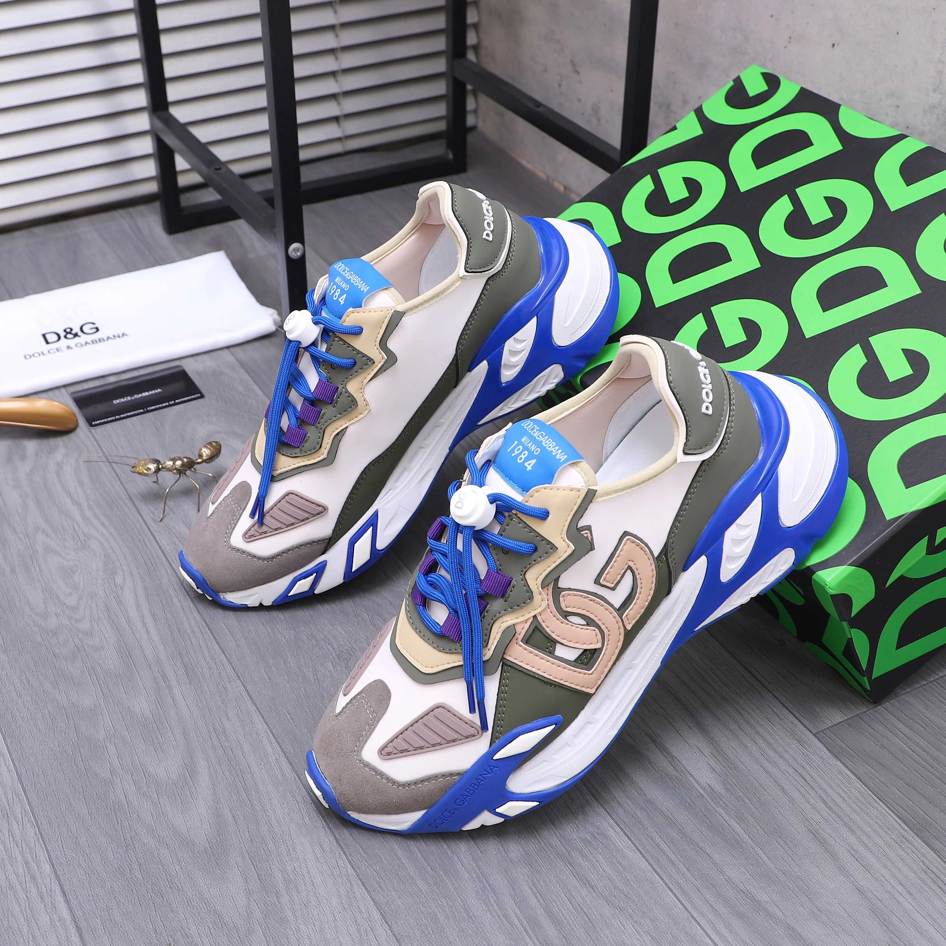 Men's shoes 💰p520 Product trademark: DG (Dolce & Gabbana) couple's casual shoes Regular size: Women's 36-40 Men's 38-46 (45.46 custom-made, non-refundable) Product materials: Selected cowhide stitching upper, leather lining, original rubber outsole